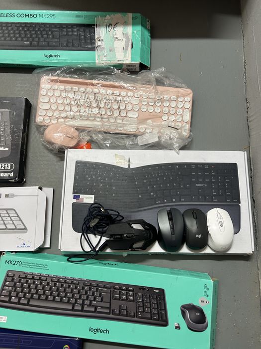Блутуз/дротова клавіатура Logitech з мишкою