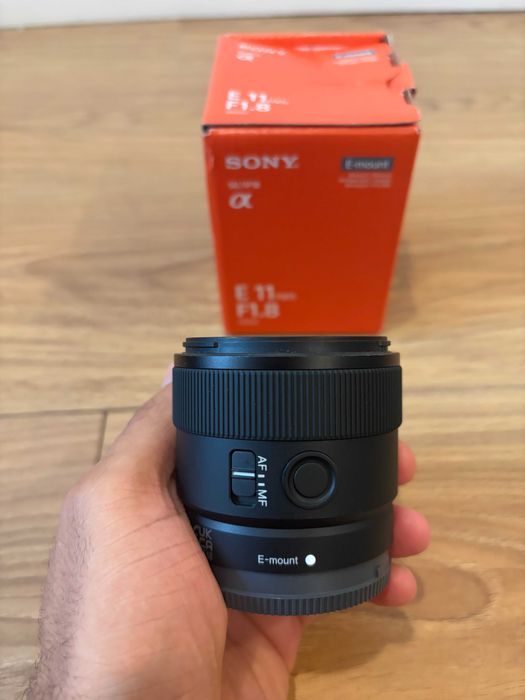 Sony E 11mm f/1.8 - Como Nova