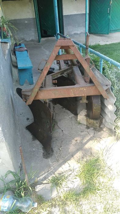 Плуг двох корпусний