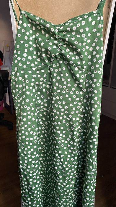 Vestido com abertura lateral