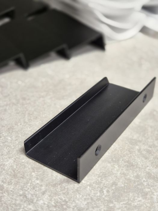 Zestaw uchwytów krawędziowych AGR12R CAPTURA do szafy ADBOX