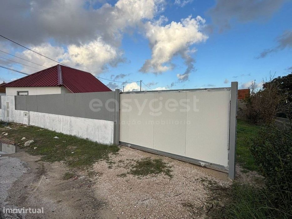 Moradia Isolada T1 recuperada em terreno de 735mt2