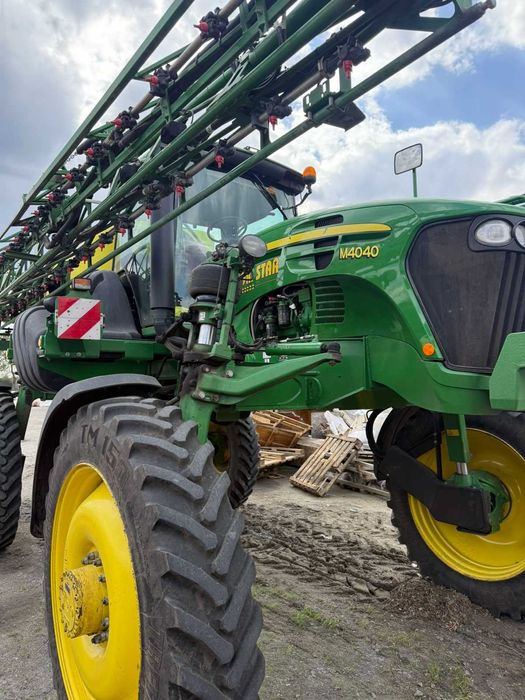 Обприскувач самохідний John Deere M4040