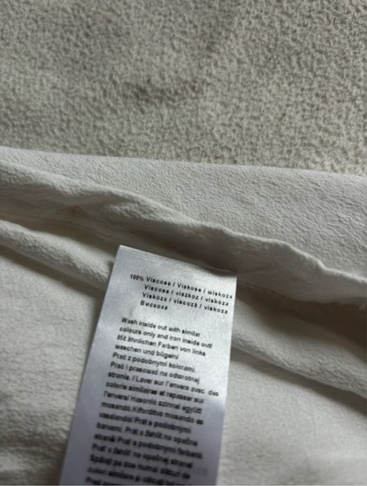 Biała koszula zapinana z długim rękawem elegancka