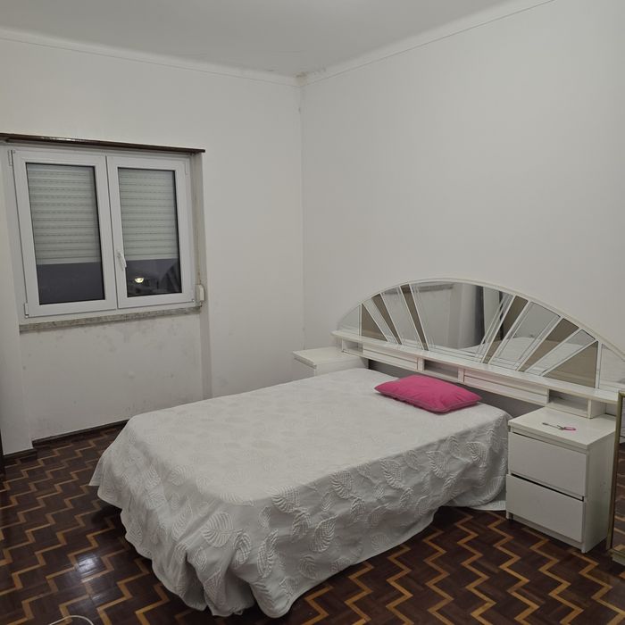 Quarto mobilado para arrendar - Algueirão-Mem Martins