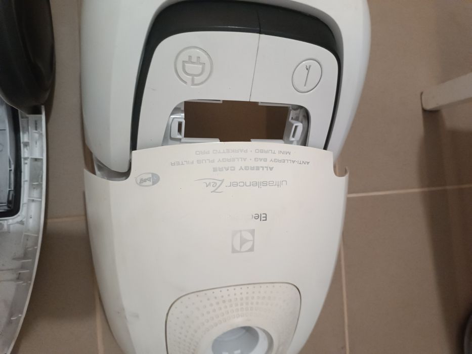 Odkurzacz workowy Electrolux Ultrasilencer Zen Toruń •