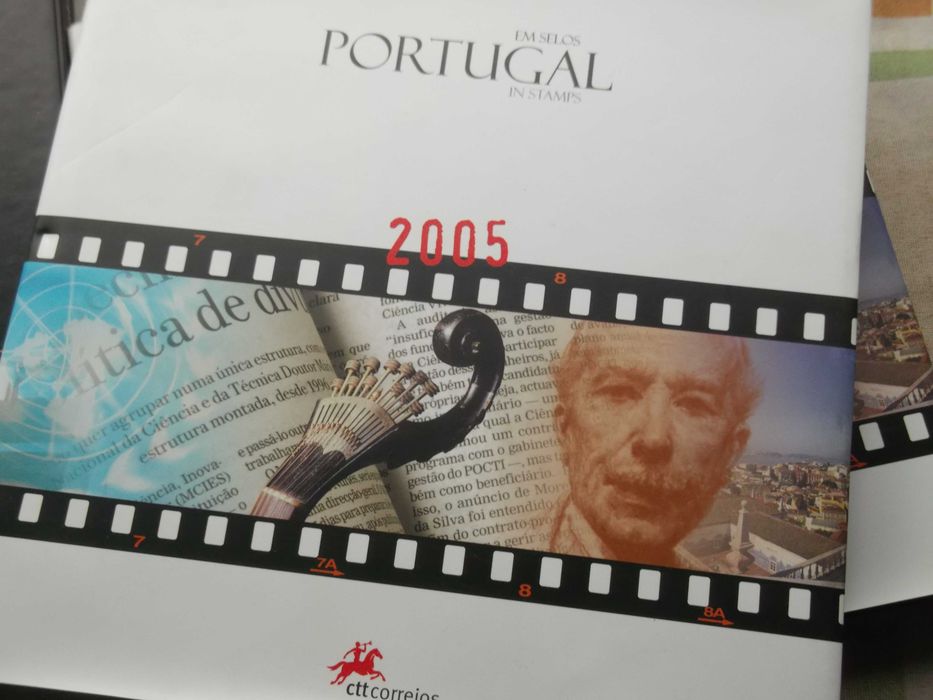 Ofereço livros dos ctt(Portugal em selos)    Agendas de Bancos antigas