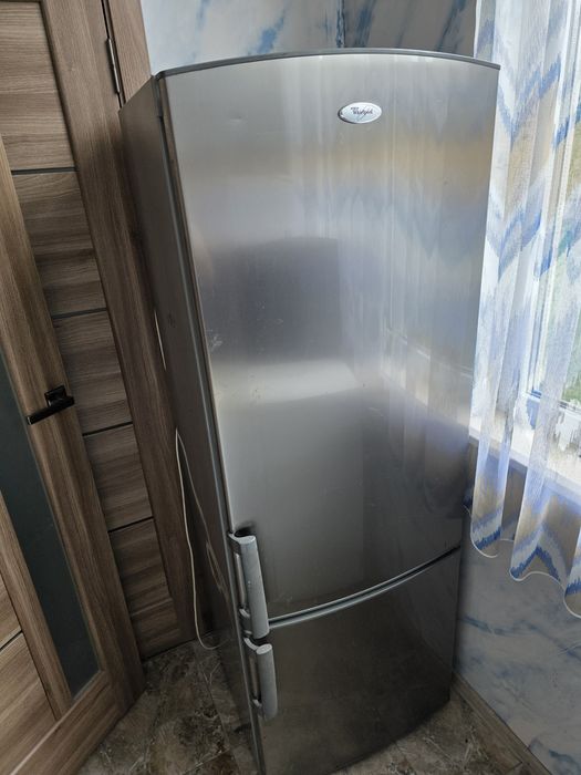 Хололильник Whirlpool