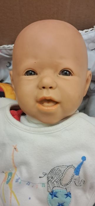 Baby reborn  50 cm com enxoval e berço.