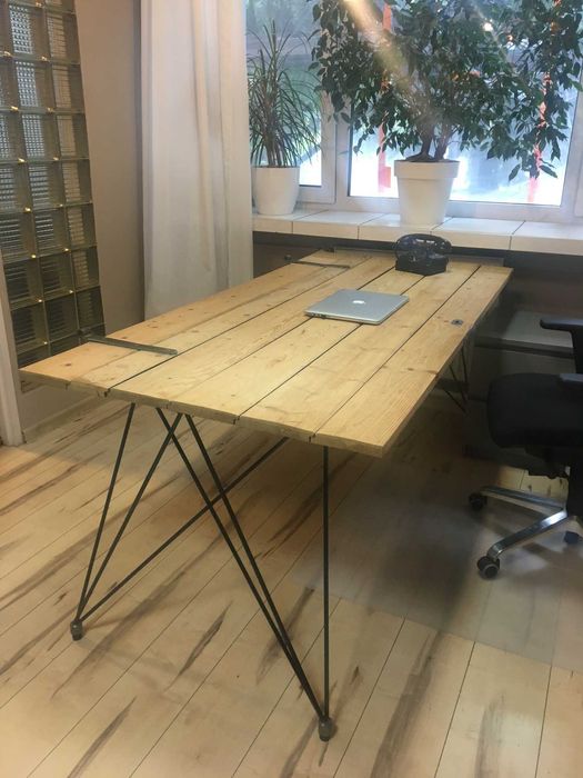 duży stół/biurko z drewnianych drzwi z okuciami