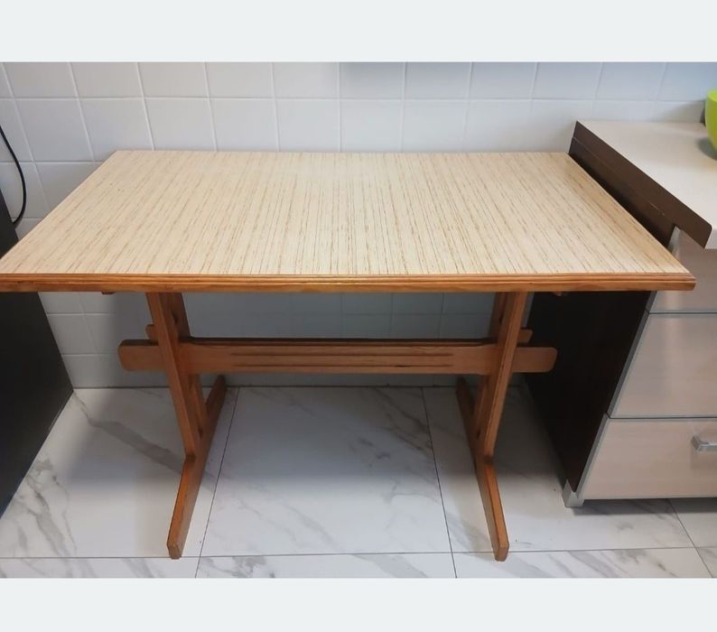 Stol kuchenny plus taborety