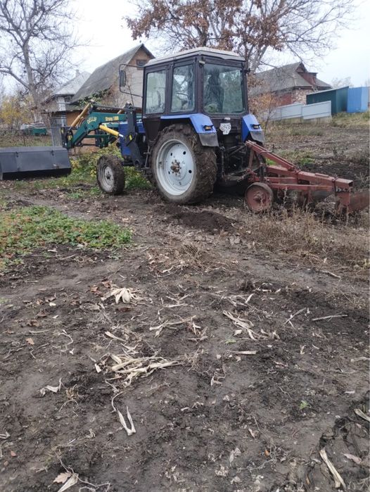 МТЗ 80 з куном та плугом
