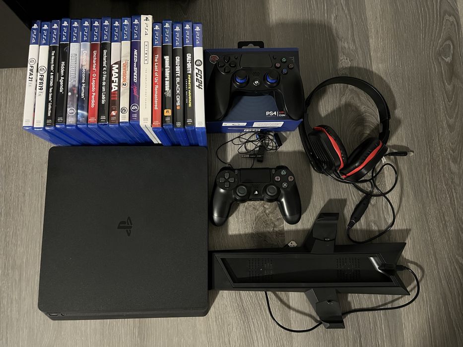 Playstation 4 com jogos e acessórios