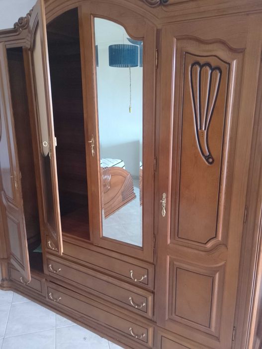 moveis de madeira castanho maciça