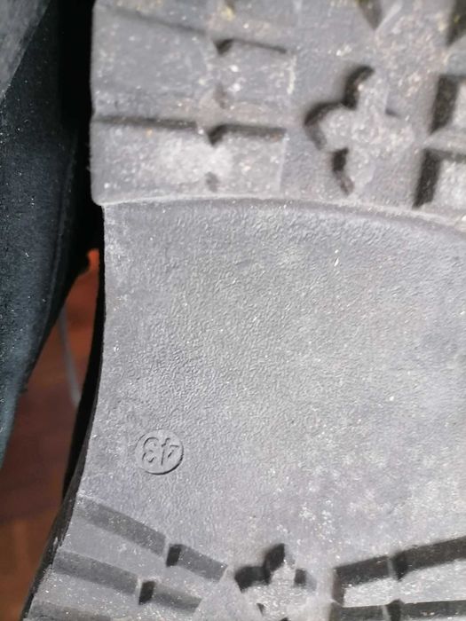 Botas Camurça impecaveis 43