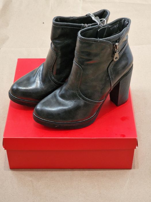 Чорні шкіряні черевики  бренду COFE COST, р36