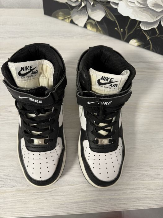 Продам кросівки 37р.