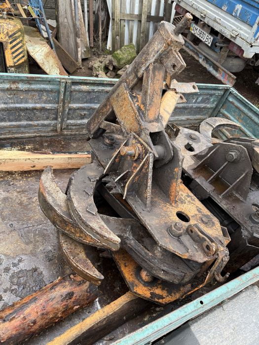 Лісовий захват до трактора