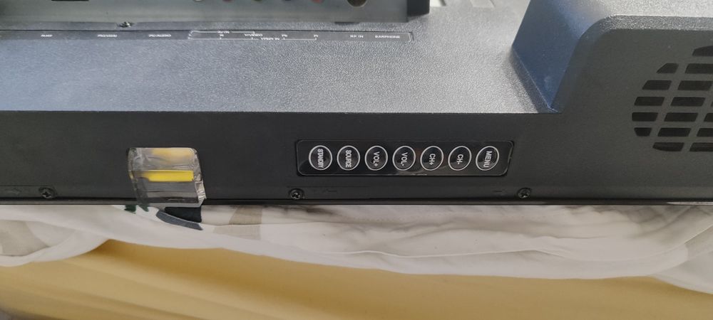 Продам телевизор со смартом Akai 32