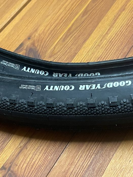 Pneu Goodyear County Tubeless Ready preto