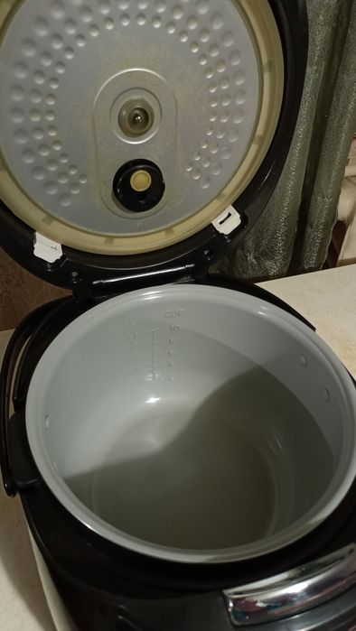 Мультиварка Polaris PMC 0517 EXPERT, б/у