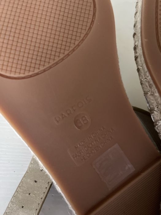 Sandalias Parfois em dourado novas