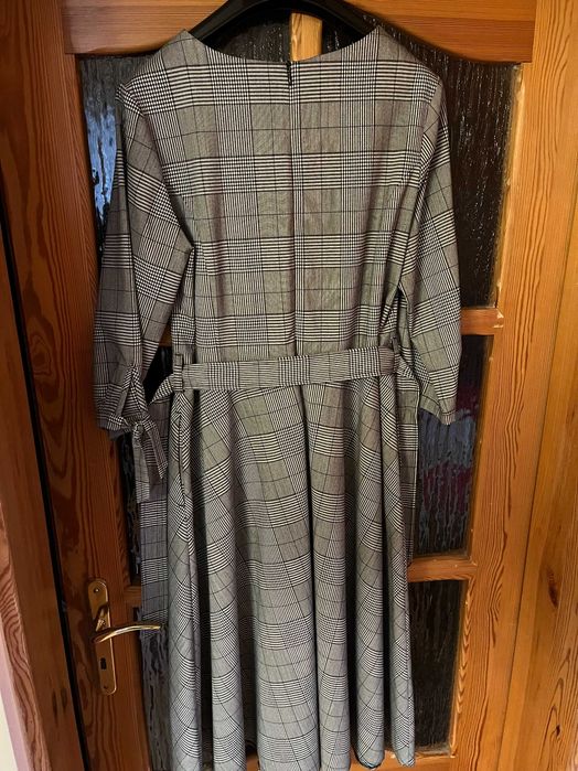 Sukienka damska w delikatną kratkę w kolorze szarym rozmiar 42