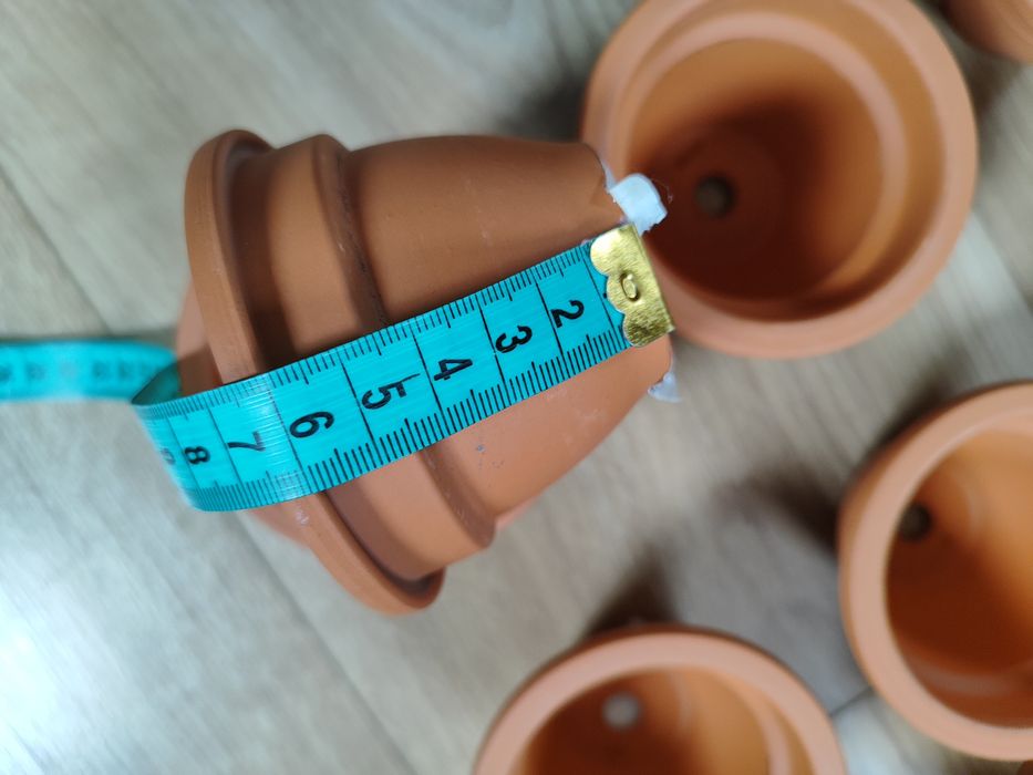 Małe doniczki ceramiczne