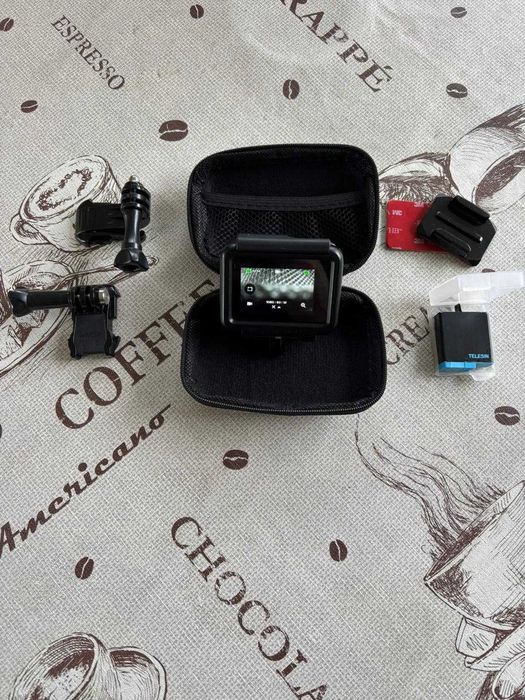 GoPro Hero 7 Black, 2 baterias, cartão SD e vários acessórios