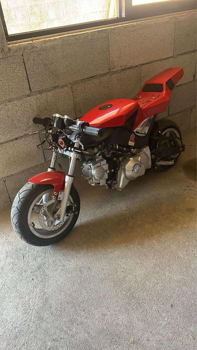 Vendo moto pequena 110cc ler descriçao