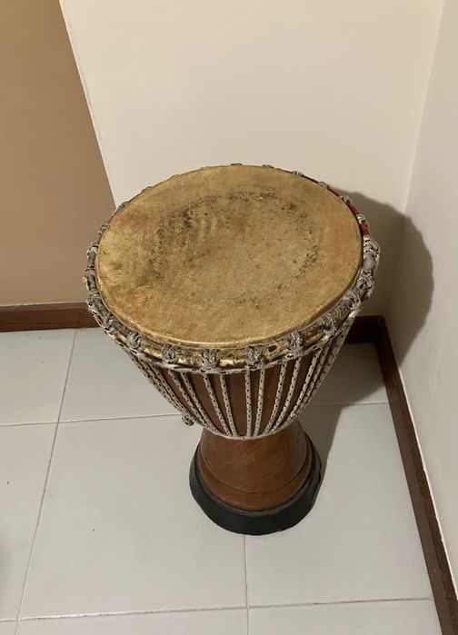 Instrumento musical africano Djembé
