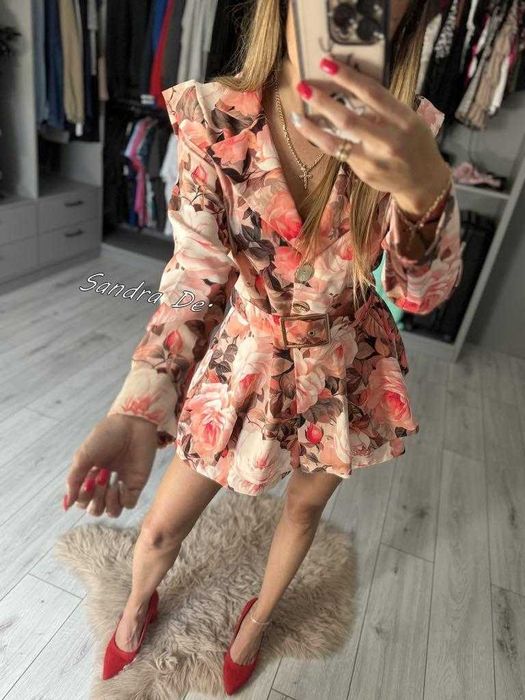 Sukienko - kombinezon Pagon od Excellence w kwiaty