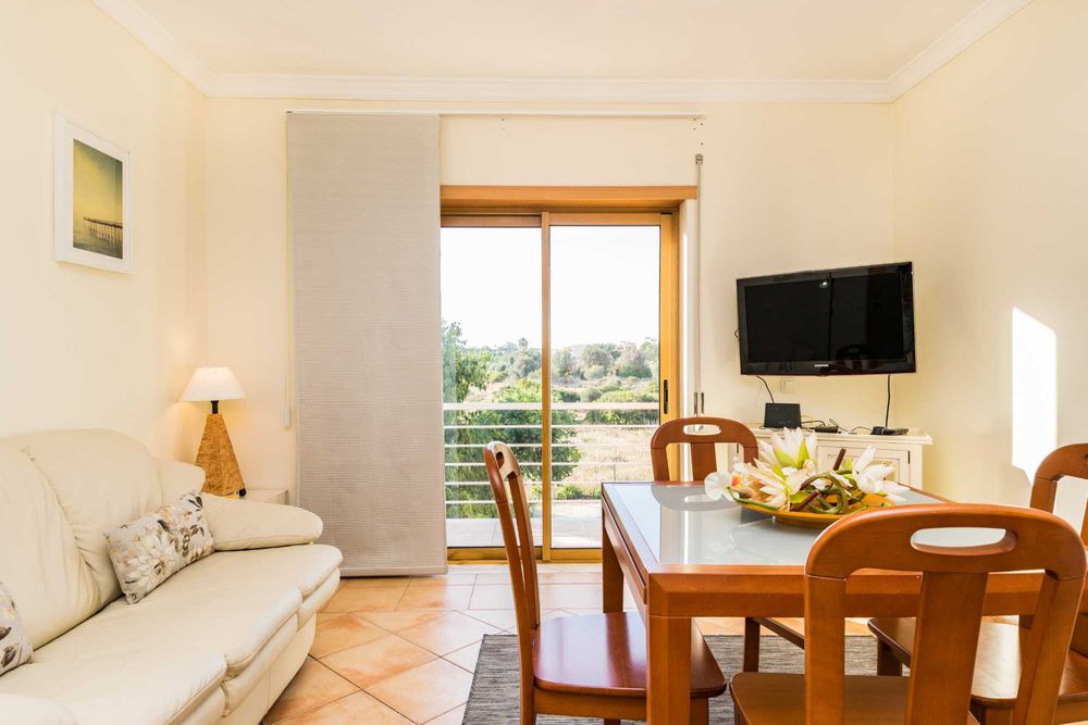 Apartamento T2 Ate 6 Pessoas com Ar condicionado, Wi-fi, Canais Premium, Sport Tv, Atoalhados Incluídos