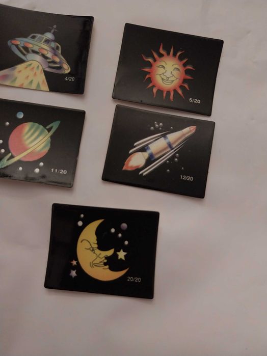 Lote 5 cromos / brindes do Universo, lua, planetas, ovnis, sol, foguetões