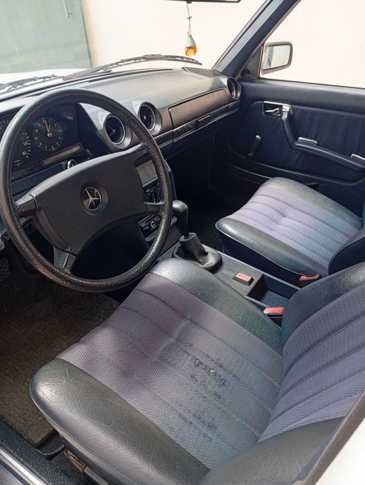 Mercedes W 123 300D