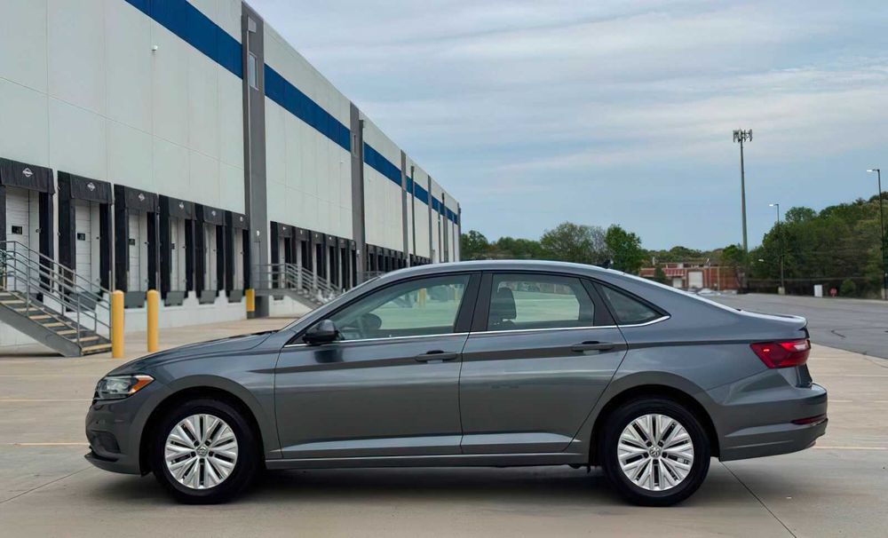 Volkswagen Jetta SE      2020