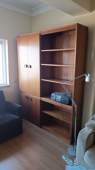 Móvel de sala de estar com prateleiras