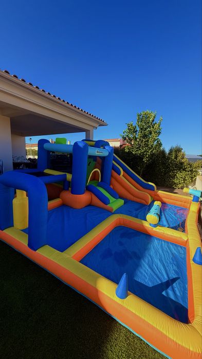 Aluguer Parque Insuflável Infantil c/ Escorrega + Água – 4,3 × 4,2 m