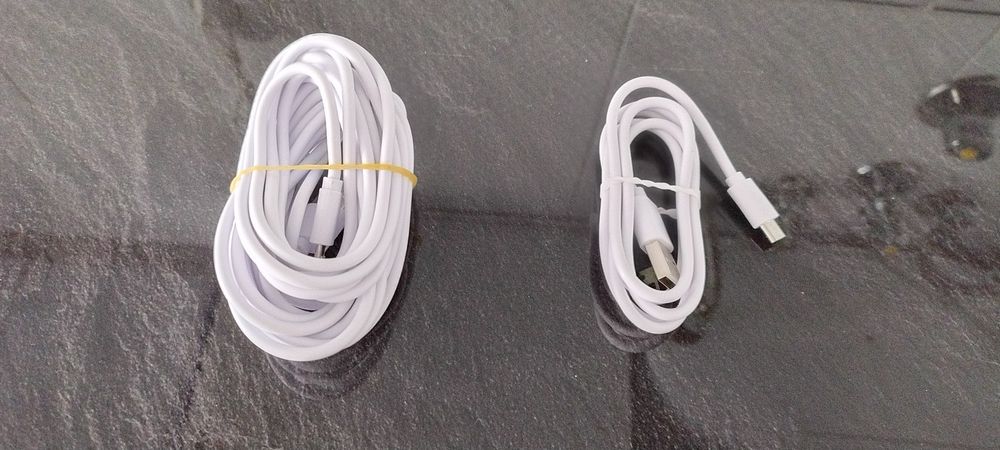 2 camaras vigilância com cabos carregamento micro usb