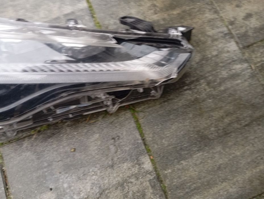 Lampa reflektor prawy przód Toyota Corolla Cross Oryginał Europa