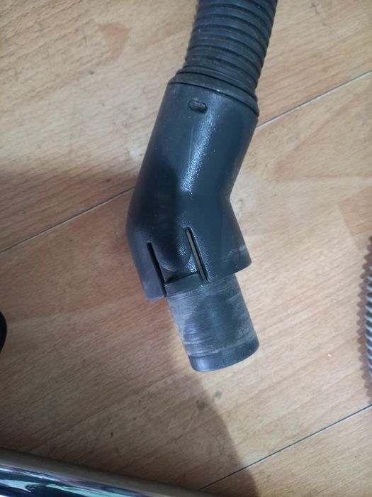 Шланг до пилососа і щітка