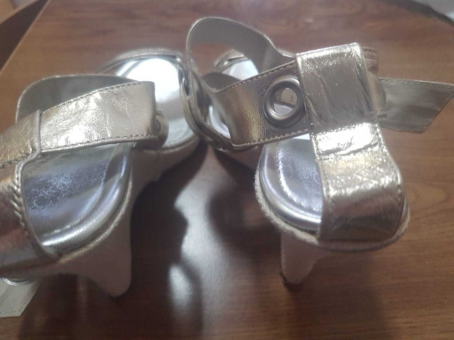 Sandálias Decenio Nº39 como novas