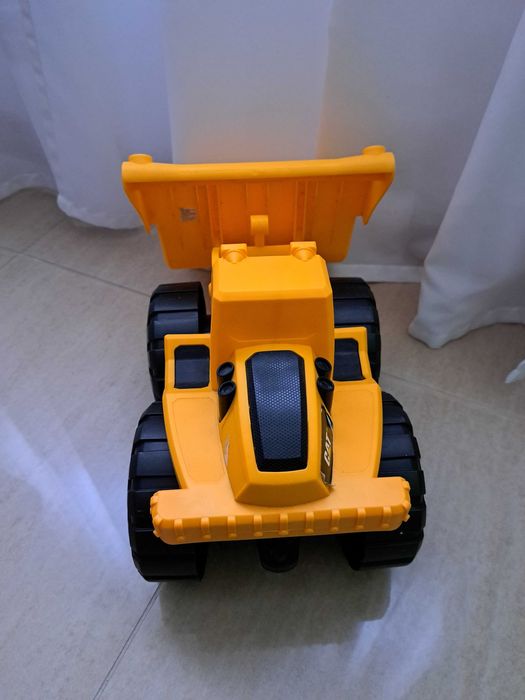 brinquedo tractor