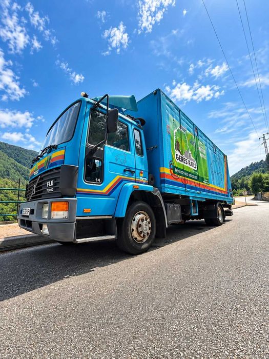 VOLVO FL6 14 transporte de cavalos