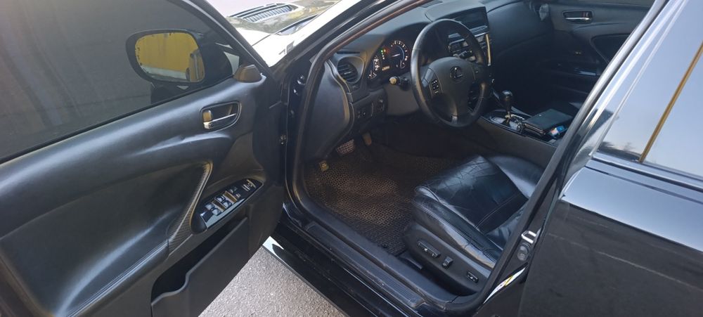 Продам Lexus IS  2,5 бензин