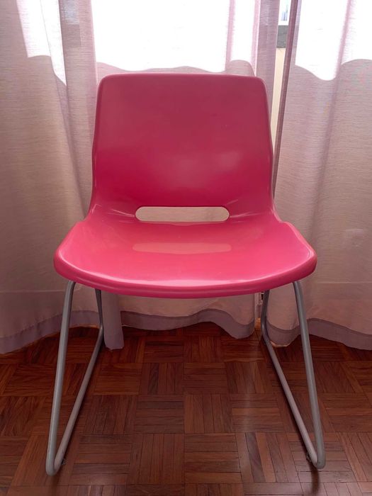 Cadeira de plástico IKEA