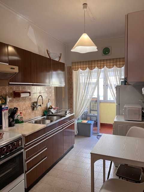 Quarto em apartamento luminoso em zona tranquila