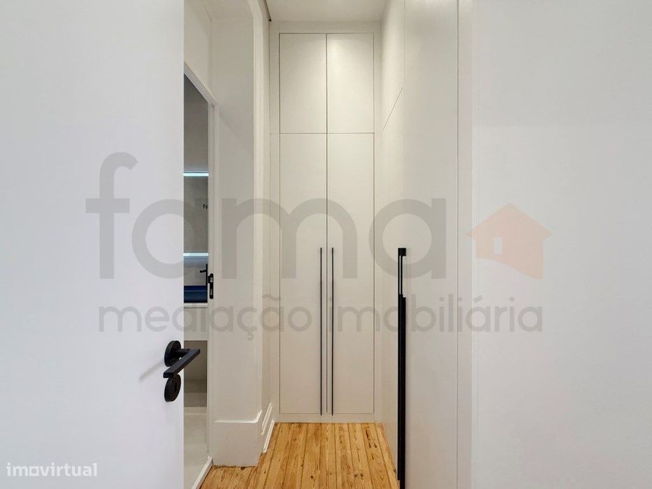 Apartamento T3 Remodelado com quintal, 2 Suítes e Closet na Av. Alm...