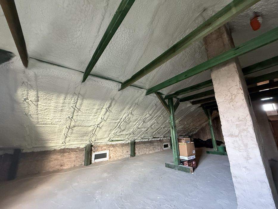 Ocieplanie piana Pur ,Pianowanie poddaszy ,ocieplanie poddasza pianka