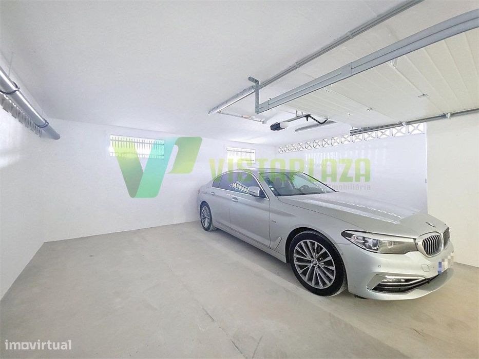 Garagem Box para 2 Carros com Estacionamento Exclusivo em Alvor